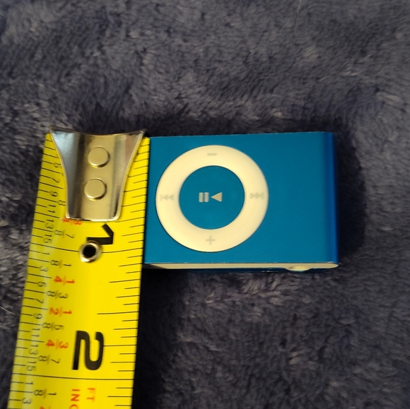 Vintage iPod Shuffle (NO Charger) - Picture 5 of 6